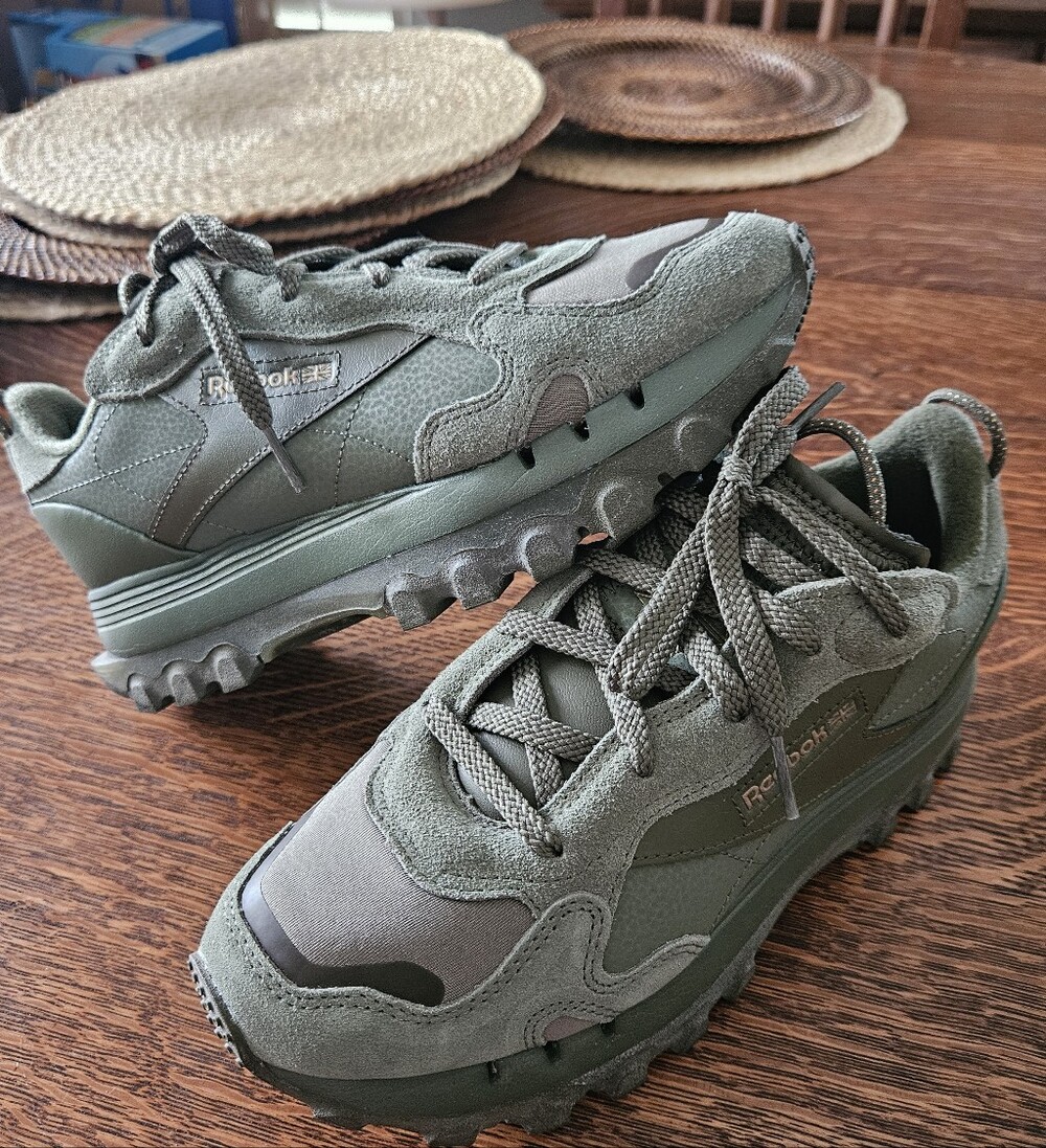 Cardi B x Reebok Classic Leather Hunter Green Sneakers Women’s 8 H00685